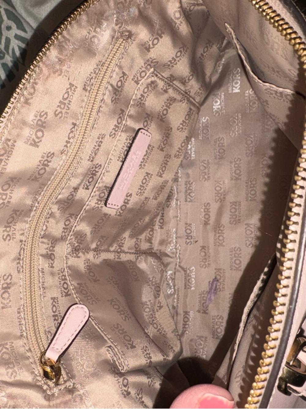 Michael Kors Emmy Lg Dome
Satchel Pink - Picture 2 of 6